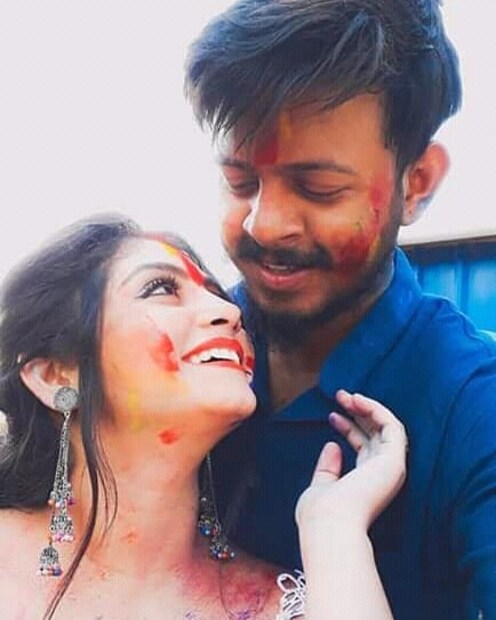 • দোলের দিনটা বছরের অন্যান্য সব দিনের থেকে অনেকটা আলাদা ৷ তাই এই বিশেষ দিনটায় স্বামী সুবান রায়ের সঙ্গে চুটিয়ে রং খেললেন তিনি ৷ ছবি: ইনস্টাগ্রাম ৷