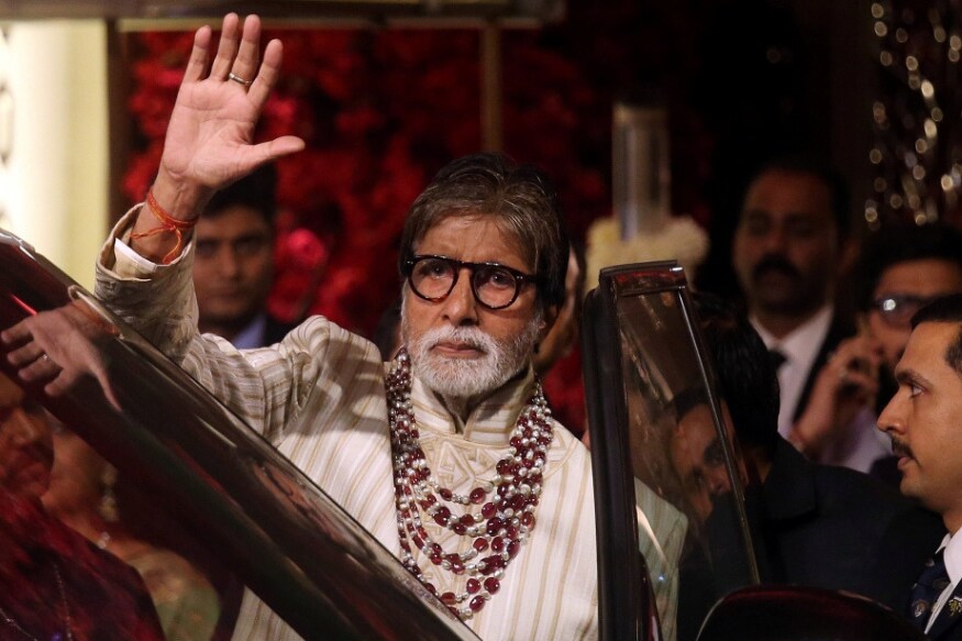 তালিকায় আছেন বলিউডের একাধিক হেভিওয়েট যেমন অমিতাভ বচ্চন, জয়া বচ্চন, ঐশ্বর্য রাই বচ্চন, অভিষেক বচ্চন, গৌরি খান, শাহরুখ খান, আমির খান, কিরণ রাও, সইফ আলি খান, করিনা কাপুর খান, রণবীর সিং, দীপিকা পাডুকোন, সারা আলি খান, জাহ্নবী কাপুর, খুশি কাপুর, অনিল কাপুরের এই গ্র্যান্ড ওয়েডিং এ নিমন্ত্রিত ৷ তালিকায় আছেন বলিউডের একাধিক হেভিওয়েট যেমন অমিতাভ বচ্চন, জয়া বচ্চন, ঐশ্বর্য রাই বচ্চন, অভিষেক বচ্চন, গৌরি খান, শাহরুখ খান, আমির খান, কিরণ রাও, সইফ আলি খান, করিনা কাপুর খান, রণবীর সিং, দীপিকা পাডুকোন, সারা আলি খান, জাহ্নবী কাপুর, খুশি কাপুর, অনিল কাপুরের এই গ্র্যান্ড ওয়েডিং এ নিমন্ত্রিত ৷