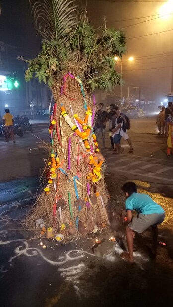 হিন্দু পুরাণ অনুযায়ী হোলিকার দহন পবিত্র। দুষ্টের দমন করে সৃষ্টের পালন করেছিলেন স্বয়ং ভগবান বিষ্ণু। (Image: News18)