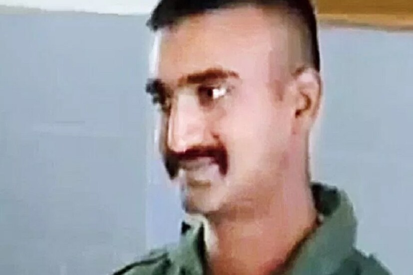অভিনন্দন হচ্ছেন বিশ্বের একমাত্র ফাইটার পাইলট যিনি F-16 যুদ্ধবিমান গুলি করে নামানোর কৃতীত্বের দাবিদার । Su-30MKI যুদ্ধবিমানও চালিয়েছেন উইং কমান্ডার অভিনন্দন বর্তমান । 