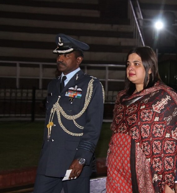 ভদ্রমহিলার নাম ডক্টর ফহিরা বখতি ৷ তিনি পাকিস্তান বিদেশ মন্ত্রকের ভারত বিষয়ক সচিব ৷ (Image: PTI)