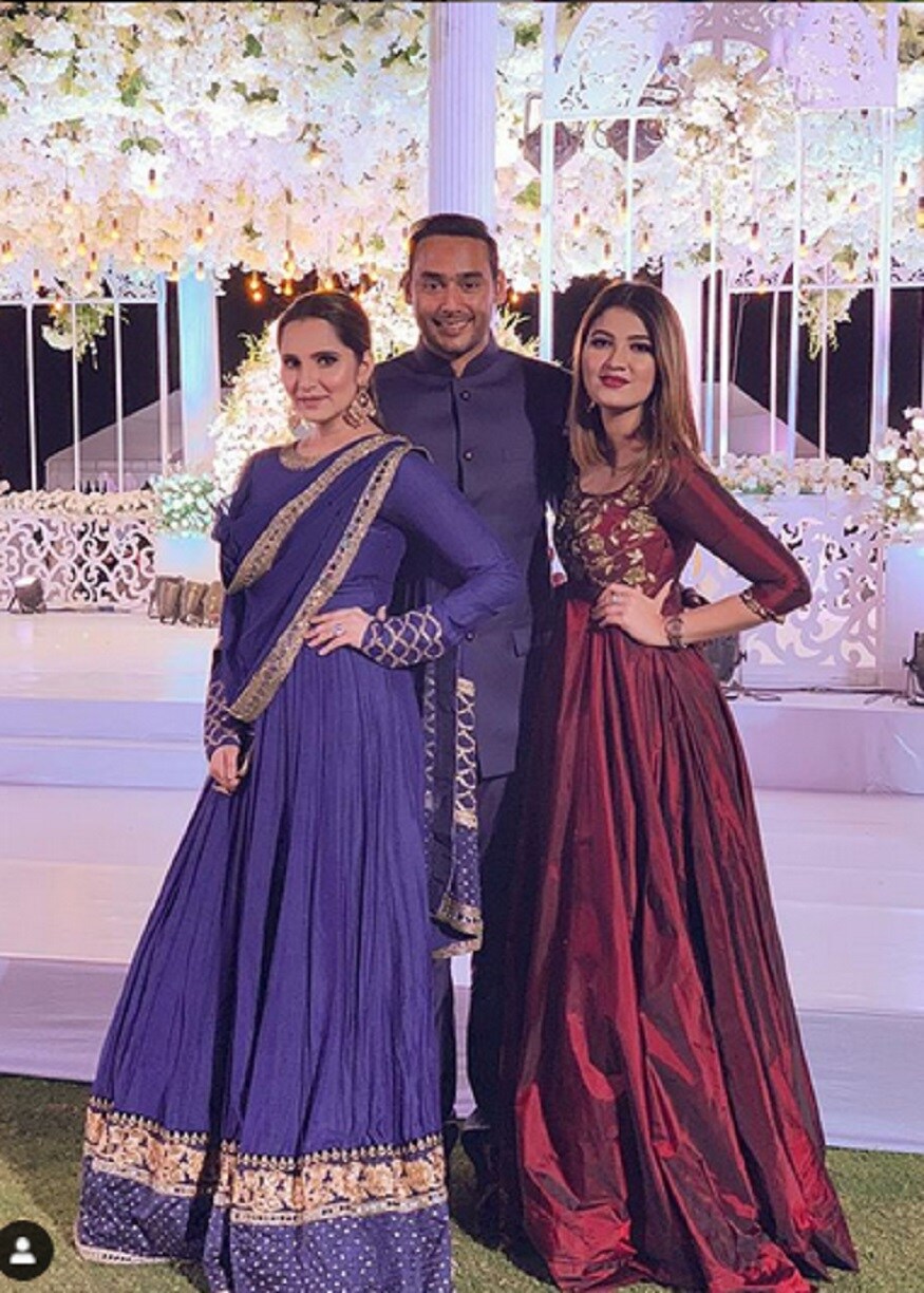 লেবেল বাজার নামের একটি ফ্যাশন আউটলেট রয়েছে আনমের৷ অন্যদিকে পেশায় আইনজীবী আসাদ ভালবাসেন ক্রিকেট খেলতে ও ঘুরে বেড়াতে৷ লেবেল বাজার নামের একটি ফ্যাশন আউটলেট রয়েছে আনমের৷ অন্যদিকে পেশায় আইনজীবী আসাদ ভালবাসেন ক্রিকেট খেলতে ও ঘুরে বেড়াতে৷