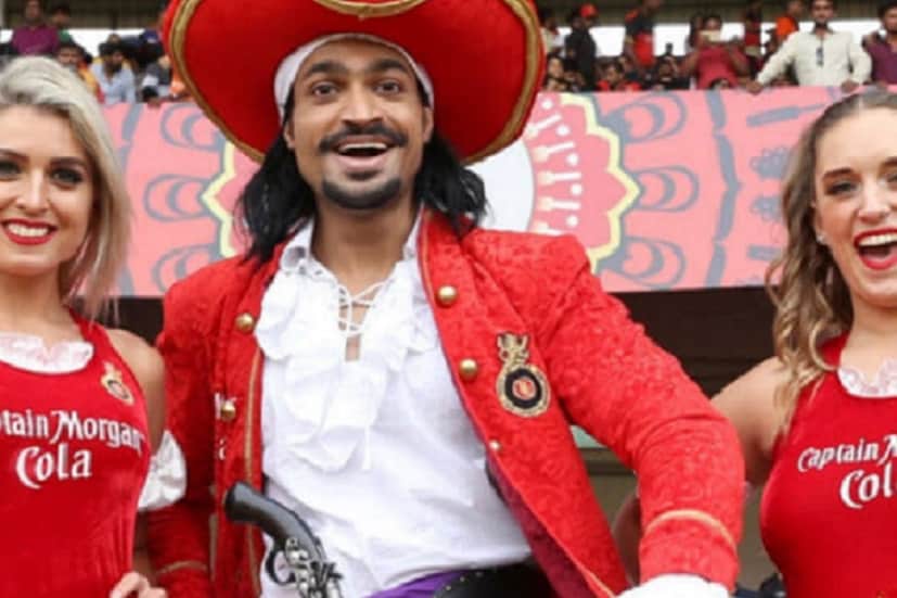  জানা গিয়েছে, চিয়ারলিডারদের রোজগার ম্যাচ প্রতি ১২ হাজার টাকা ৷ দল ম্যাচ জিতলে এক্সট্রা হিসেবে যোগ হবে আরও ৭ হাজার টাকা ৷ আলাদা ফটোশ্যুট হলে যোগ আরও ৫ হাজার টাকা ৷ ম্যাচ ছাড়াও অন্য কোথাও যেতে হলে দিতে আরও ৫ হাজার টাকা ৷ তবে ফাইনালে দল উঠলে, রোজগার হবে আরও দ্বিগুন ৷  