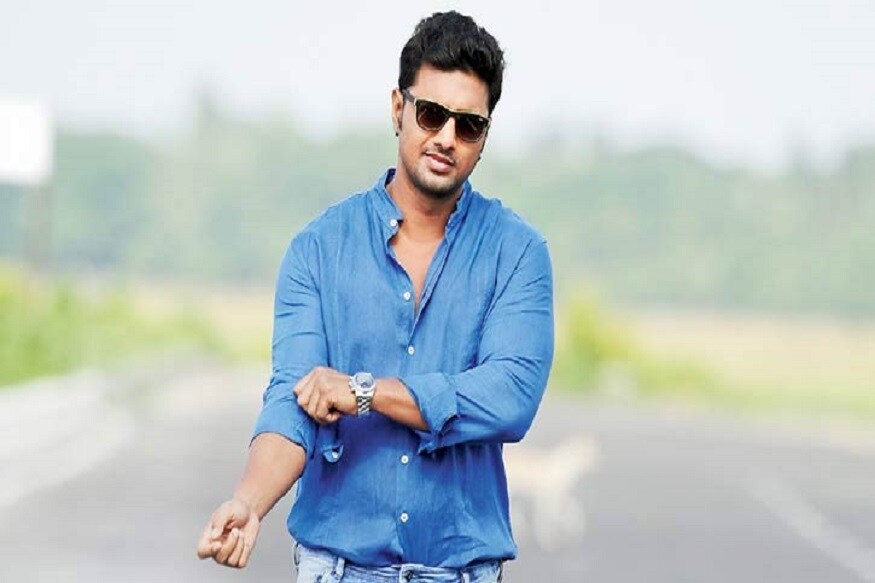 কমলেশ্বর মুখোপাধ্যায়ের ছবি পাসওয়ার্ড কাজ করছেন দেব ও রুক্মিণী মৈত্র। কিন্তু তাঁর থেকেও বড় চমক হল এই ছবির দুই কুকুর। তাদের যেমন মেজাজ তেমন মিষ্টি। দেব সোশ্যাল মিডিয়ায় ছবি পোস্ট করে লেখেন, যে সেরা দুই অভিনেতার ভালবাসা পেয়ে আনন্দ হচ্ছে তাঁর।photo source collected কমলেশ্বর মুখোপাধ্যায়ের ছবি পাসওয়ার্ড কাজ করছেন দেব ও রুক্মিণী মৈত্র। কিন্তু তাঁর থেকেও বড় চমক হল এই ছবির দুই কুকুর। তাদের যেমন মেজাজ তেমন মিষ্টি। দেব সোশ্যাল মিডিয়ায় ছবি পোস্ট করে লেখেন, যে সেরা দুই অভিনেতার ভালবাসা পেয়ে আনন্দ হচ্ছে তাঁর।photo source collected