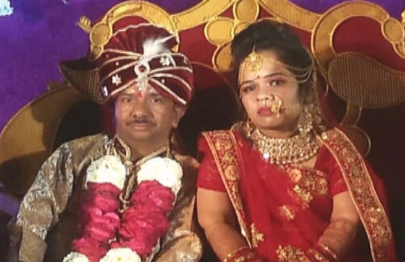 একটি কথা প্রচলিত আছে যাঁর সঙ্গে যাঁর দেখা হওয়ার কথা বা বিয়ের কথা তা হয়েই থাকবে ৷ ধনেশও পেয়েছেন তাঁর জীবনসঙ্গী, নতুন জীবনে রইল অনেক শুভেচ্ছা ৷ প্রতীকী ছবি ৷