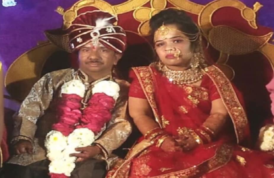 জন্ম, মৃত্যু, বিয়ে তিন বিধাতা নিয়ে এমন কথা প্রচলিত আছে ৷ বিয়ের সঙ্গে ৩৬ ইঞ্চির বরকনের চার হাত এক হয়েছে ৷ খাণডোয়া জেলার বাসিন্দা পুনাসা জনপদ (কেন ) লম্বা অপেক্ষার পরে ধনেশকে (বর) বিয়ে করেছেন ৷ প্রতীকী ছবি ৷ জন্ম, মৃত্যু, বিয়ে তিন বিধাতা নিয়ে এমন কথা প্রচলিত আছে ৷ বিয়ের সঙ্গে ৩৬ ইঞ্চির বরকনের চার হাত এক হয়েছে ৷ খাণডোয়া জেলার বাসিন্দা পুনাসা জনপদ (কেন ) লম্বা অপেক্ষার পরে ধনেশকে (বর) বিয়ে করেছেন ৷ প্রতীকী ছবি ৷