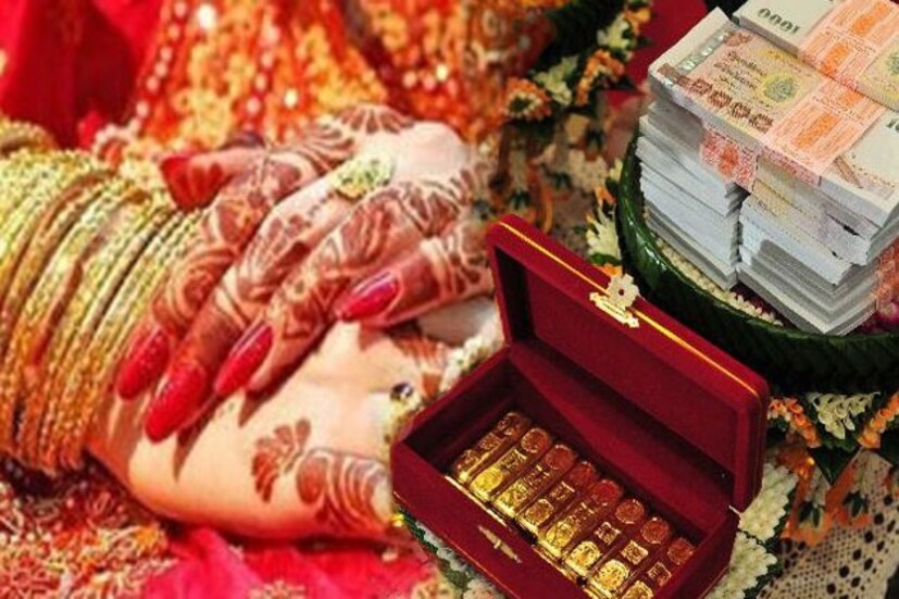 ২৭ মে ও ব্যক্তি ও তাঁর পরিবারের বিরুদ্ধে পণ নেওয়া ও অত্যাচারের অভিযোগ জানিয়ে পুলিশে ডায়রী করেছিলেন ওই ব্যক্তির স্ত্রী । ৫ লক্ষ টাকা পণের দাবিতে স্ত্রীকে প্রতিনিয়ত অত্যাচার করতেন ওই ব্যক্তি, এমনই অভিযোগ । 