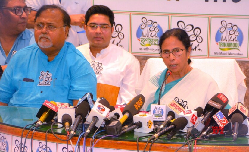 এ থেকে প্রতীয়মান হয় যে, আমাদের এই ধর্মনিরপেক্ষ, সহনশীল ভারতকে বিজেপি ও তার দলবল নিয়ে যেতে চেয়েছে ধর্মান্ধতা, ঘৃণা এবং বিদ্বেষের অন্ধকারের দিকে।  মোদি সরকারের বিরুদ্ধে স্বশাসিত সংস্থাগুলির কাজে নাক গলানো এবং রাজনৈতিকভাবে তাদের ব্যবহারের অভিযোগও তোলা হয়েছে, তৃণমূলের ইস্তেহারে। দাবি করা হয়েছে, দেশের স্বায়ত্তশাসিত, স্বাধীন সংস্থাগুলোকে বিজেপি পরিণত করে তুলেছে তাদের আ‍জ্ঞাবহ দাস হিসেবে। এই সংস্থাগুলোকে বিজেপি তার রাজনৈতিক স্বার্থে ব্যবহার করে গিয়েছে।