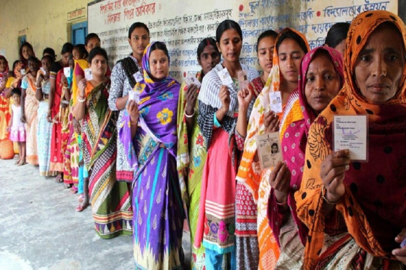 • ২০১৯-এর লোকসভা নির্বাচন নতুন এক রেকর্ডের সামনে দাঁড়িয়ে রয়েছে ৷ ভারতের ইতিহাসে এ বছরই নাকি প্রথম এমন একটি নির্বাচন সংঘটিত হতে চলেছে, যেখানে পুরুষদের তুলনায় মহিলা ভোটারদের সংখ্যা বেশি ৷ তবে এই সংখ্যাটা অবশ্য খুবই কাছাকাছি ৷