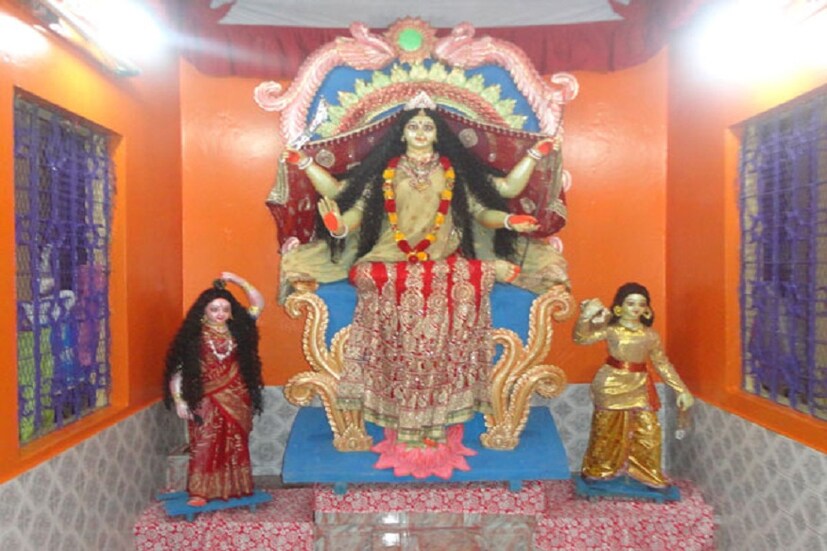 সন্তোষী মায়ের ব্রত পাঠ করলে অর্থভাব দূর হয়, দীর্ঘ রোগের কষ্ট লাঘব হয়ে থাকে, জীবন হয়ে ওঠে সুশৃঙ্খল ৷ 