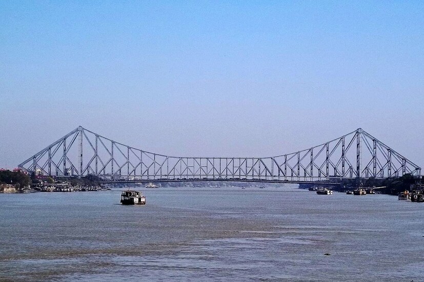 বিগত বেশ কয়েকদিন ধরে রাজ্যজুড়ে বহাল ছিল ঝড়-বৃষ্টির তাণ্ডবলীলা! নাকাল রাজ্যবাসী! তবে আলিপুর আবহাওয়া দফতর জানাল, আগামী কয়েকদিন আকাশ পরিষ্কার থাকবে। Photo Source: Collected