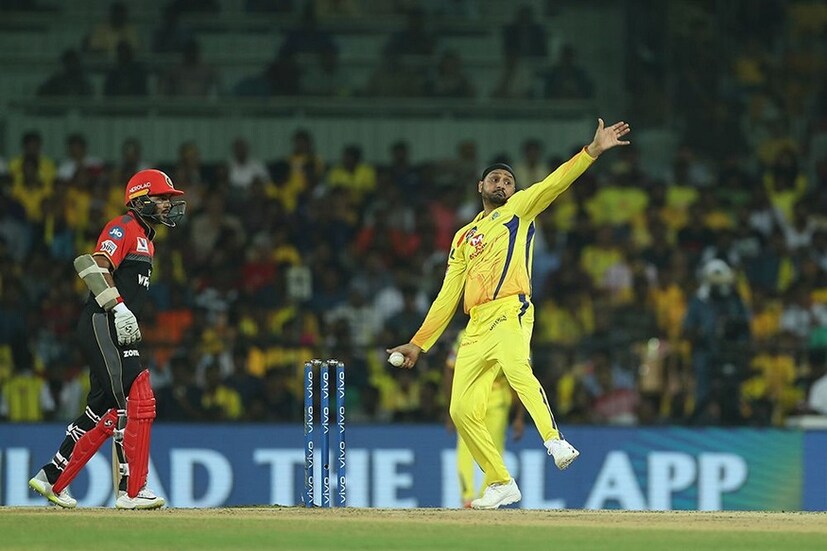 ১০ ওভারে মাত্র ৫০ রানেই ৬ উইকেট খুইয়ে ফেলে আরসিবি৷ ছবি সৌজন্য: IPL অফিসিয়াল ওয়েবসাইট