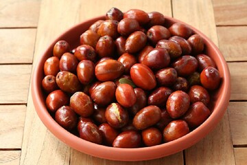 বসন্তে জমিয়ে খান টোপা কুল, রয়েছে প্রচুর গুণ