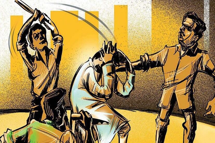 • গত বুধবার ঘটনাটি ঘটার একদিন পর পুলিশ গোটা বিষয়টি জানতে পারে ৷ যানা গিয়েছে, ওই ছাত্র স্কুলের বোর্ডিংয়ে থাকত ৷ একটি বিস্কুটের প্যাকেট চুরিকে কেন্দ্র করে ঘটনার সূত্রপাত হয় ৷ ক্লাসের মধ্যে বিস্কুট খাচ্ছিল বাসু ৷ তা দেখেই তার উপর চড়াও হয় কয়েকজন পড়ুয়া ৷ প্রতীকী চিত্র ৷