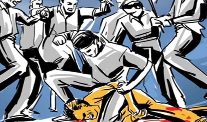 • মারের চোটে বাসু নিস্তেজ হয়ে পড়ায় তাকে ক্লাসে ফেলেই পালিয়ে যায় অন্যান্য ছেলেরা ৷ পরে হস্টেল ওয়ার্ডেনের চোখে পড়ে বিষয়টি ৷ শিক্ষকরাও ছুটে আসেন ৷ এরপরেই গোটা ঘনাটা ধামাচাপা দেওয়ার প্রিক্রিয়া শুরু হয় ৷ প্রতীকী চিত্র ৷