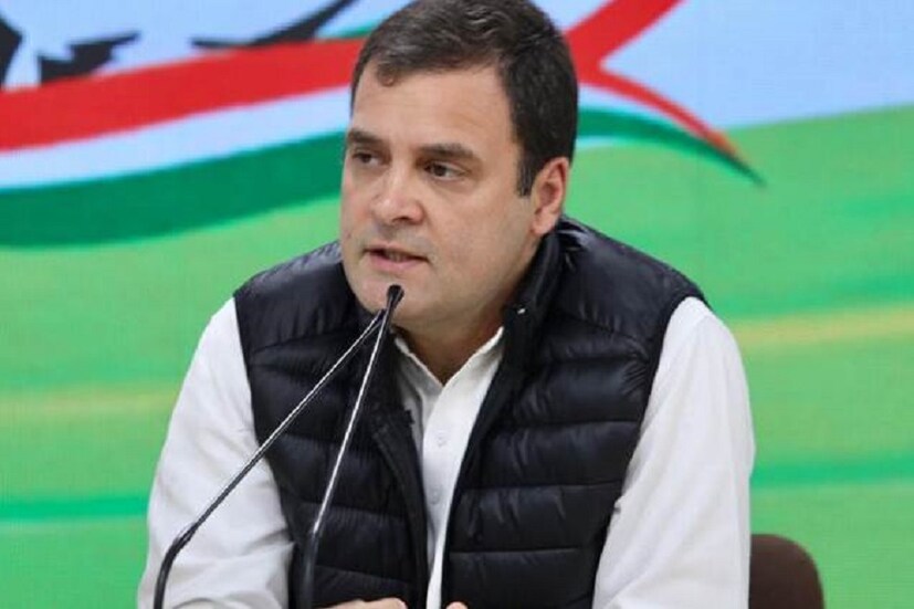 রাহুল বলেন, ‘‘ ফাইল লোপাটের তদন্ত হোক ৷ চৌকিদারকে বাঁচানোই কাজ সরকারের ৷ প্রধানমন্ত্রীর ভূমিকা খতিয়ে দেখতে হবে ৷ প্রধানমন্ত্রীর বিরুদ্ধে তদন্ত চাই ৷ রাফালের দামে সমান্তরাল দরাদরি পিএমও-র ৷ সেই কারণেই রাফাল দেশে আসতে দেরি হয় ৷’’ এবিষয়ে রাহুলের আরও প্রশ্ন, ‘‘ সব বিষয়ে যেখানে হস্তক্ষেপ করেন প্রধানমন্ত্রী ৷ সেখানে মোদি নিজে কেন তদন্ত করাচ্ছেন না ? রাফাল নিয়ে জেপিসি চেয়েছিলাম ৷ সেটাও মানতে রাজি হননি প্রধানমন্ত্রী ৷ ’’ Photo: Collected