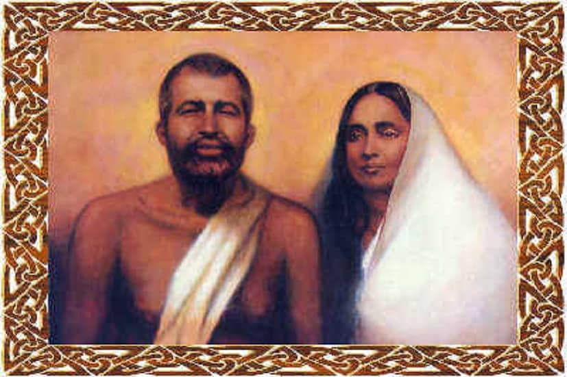 কথিত আছে, ১৮৮৬ সালের অগাস্ট মাসে শ্রীরামকৃষ্ণের তিরোধানের পরে বৈধব্যের চিহ্ন হিসেবে হাতের বালা খুলে ফেলতে গেলে তিনি স্বামীর দিব্যদর্শন পেয়েছিলেন। 