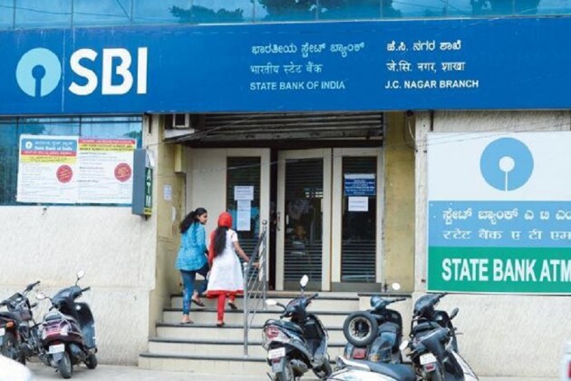 স্টেট ব্যাঙ্ক অফ ইন্ডিয়া গ্রাহকদের জিরো ব্যালেন্স অ্যাকাউন্ট খোলার সুযোগ দিচ্ছে ৷ এই অ্যাকাউন্ট খোলার জন্য গ্রাহকদের কোনও ভ্যালিড ডকুমেন্টস দিতে হবে না ৷ ব্যাঙ্কের তরফে জানানো হয়েছে, ১৮ বছরের বেশি যে কোনও ব্যক্তি এই অ্যাকাউন্ট খুলতে পারবেন ৷ এরপর অ্যাকাউন্ট হোল্ডাররা ডকুমেন্টস জমা করলে এটি স্মল সেভিংস অ্যাকাউন্ট হয়ে যাবে ৷ স্টেট ব্যাঙ্ক অফ ইন্ডিয়া গ্রাহকদের জিরো ব্যালেন্স অ্যাকাউন্ট খোলার সুযোগ দিচ্ছে ৷ এই অ্যাকাউন্ট খোলার জন্য গ্রাহকদের কোনও ভ্যালিড ডকুমেন্টস দিতে হবে না ৷ ব্যাঙ্কের তরফে জানানো হয়েছে, ১৮ বছরের বেশি যে কোনও ব্যক্তি এই অ্যাকাউন্ট খুলতে পারবেন ৷ এরপর অ্যাকাউন্ট হোল্ডাররা ডকুমেন্টস জমা করলে এটি স্মল সেভিংস অ্যাকাউন্ট হয়ে যাবে ৷