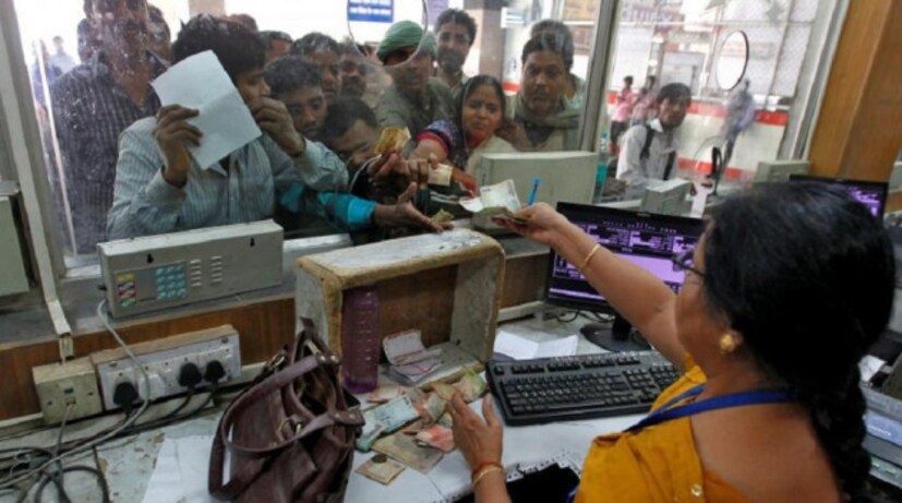  R-Wallet আপনি পেটিএম, অনলাইন ব্যাঙ্কিং বা ক্রেডিট বা ডেবিট কার্ডের মাধ্যমে রিচার্জ করতে পারবেন ৷ আপনি ন্যূনতম ১০০ টাকা দিয়ে রিচার্জ করতে পারবেন ৷ সর্বোচ্চ ১০০০০ হাজার দিয়ে রিচার্জ করতে পারবেন ৷ ১০ হাজার টাকার রিচার্জে আপনি পেয়ে যাবেন ৫০০ টাকার ক্যাশব্যাক ৷