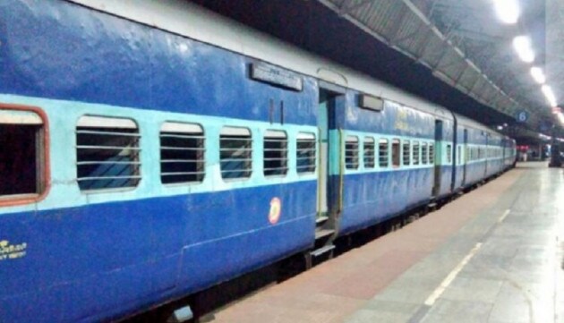 National Train Enquiry System রেলের ওয়েবসাইটে বাতিল হওয়া ট্রেনের সূচী দেওয়া হয়েছে ৷ এছাড়া ১৩৯ নম্বরে এসএমএস করে গাড়ির সংক্রান্ত সমস্ত তথ্য জানতে পারবেন ৷ যাদের ট্রেন বাতিল হয়ে গিয়েছে তারা টিকিট বাতিল করে রিফান্ড পেয়ে যেতে পারবেন ৷ National Train Enquiry System রেলের ওয়েবসাইটে বাতিল হওয়া ট্রেনের সূচী দেওয়া হয়েছে ৷ এছাড়া ১৩৯ নম্বরে এসএমএস করে গাড়ির সংক্রান্ত সমস্ত তথ্য জানতে পারবেন ৷ যাদের ট্রেন বাতিল হয়ে গিয়েছে তারা টিকিট বাতিল করে রিফান্ড পেয়ে যেতে পারবেন ৷