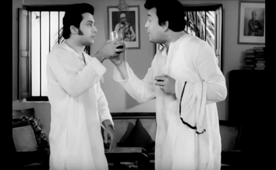 'মৌচাক' ছবিতে রঞ্জিত মল্লিকের চাকর রাধিকাকে কে ভুলতে পেরেছে! শুধু রান্না করাই কাজ ছিল না তাঁর। মেয়েদের বাবার হাত থেকে বাবুকে বাঁচানোই তাঁর সবচেয়ে বড় কাজ ছিল। সত্যিই ভোলা যায় না তাঁর সেই অভিনয়। এই ছবিকে আলাদা মাত্রা এনে দিয়েছিল রাধিকার চরিত্র।photo source collected 'মৌচাক' ছবিতে রঞ্জিত মল্লিকের চাকর রাধিকাকে কে ভুলতে পেরেছে! শুধু রান্না করাই কাজ ছিল না তাঁর। মেয়েদের বাবার হাত থেকে বাবুকে বাঁচানোই তাঁর সবচেয়ে বড় কাজ ছিল। সত্যিই ভোলা যায় না তাঁর সেই অভিনয়। এই ছবিকে আলাদা মাত্রা এনে দিয়েছিল রাধিকার চরিত্র।photo source collected
