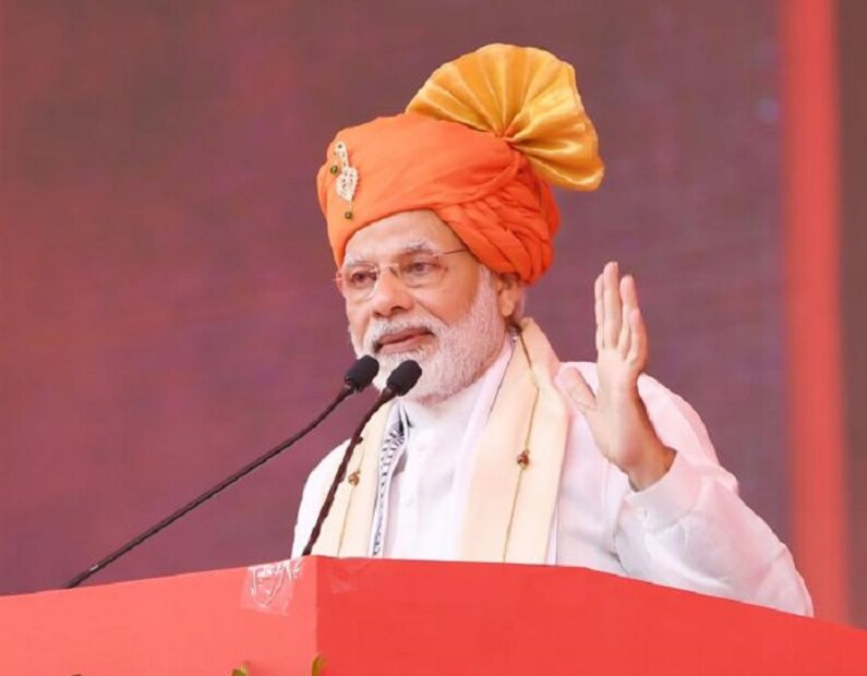 শুক্রবার রাতে ওয়াঘা সীমান্ত পার করে দেশে ফিরেছেন আমাদের গর্ব অভিনন্দন ৷ দেশে ফেরার সময়ে তাঁর বাবা-মাও উপস্থিত ছিলেন ৷ আনন্দে আবেগে ভেসেছে গোটা দেশ ৷ ছবি সংগৃহীত ৷