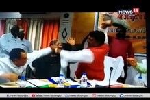 যোগীর মন্ত্রীর সামনেই বিজেপি বিধায়ককে জুতো দিয়ে পেটালো আরেক বিজেপি সাংসদ, দেখুন ভিডিও যোগীর মন্ত্রীর সামনেই বিজেপি বিধায়ককে জুতো দিয়ে পেটালো আরেক বিজেপি সাংসদ, দেখুন ভিডিও