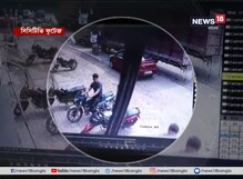 শো-রুম থেকে বাইক চুরির প্রচেষ্টা, সিসি ক্যামেরায় চোর পাকরাও শো-রুম থেকে বাইক চুরির প্রচেষ্টা, সিসি ক্যামেরায় চোর পাকরাও