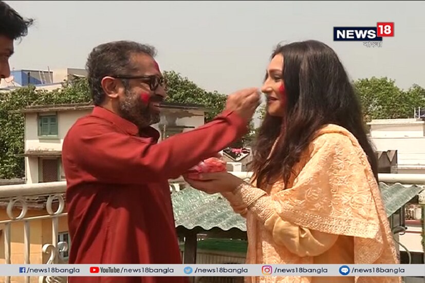 প্রিয়জনের সঙ্গে রঙের উৎসবে মাতলেন ঋতুপর্ণা সেনগুপ্ত ৷