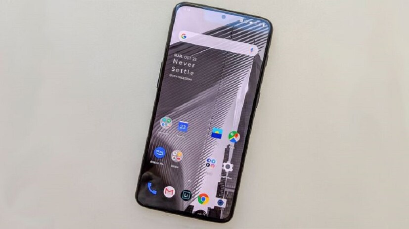  OnLeaks ও PriceBaba-তে  OnePlus 7 এর  যে ছবি প্রকাশিত হয়েছে তাতে দেখা যাচ্ছে যে ফোনে  নীচে থাকছে USB Type-C আর স্পিকার গ্রিল।  তবে এই ফোনে কোনও 3.5 মিমি হেডফোন জ্যাক দেখা যায়নি। (Photo collected)