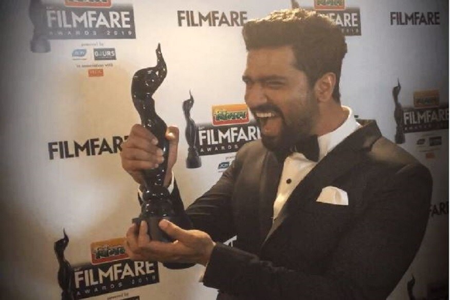 সেরা পার্শ্ব চরিত্র- গজরাও রাও(বধাই হো), ভিকি কৌশল(সঞ্জু)সেরা পার্শ্ব চরিত্র- সুরেখা সিকরি(বধাই হো) Photo Courtesy: Filmfare Official /Twitter Handle সেরা পার্শ্ব চরিত্র- গজরাও রাও(বধাই হো), ভিকি কৌশল(সঞ্জু)সেরা পার্শ্ব চরিত্র- সুরেখা সিকরি(বধাই হো) Photo Courtesy: Filmfare Official /Twitter Handle
