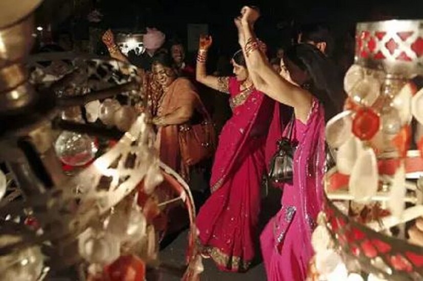 বিয়ে মানে শুধু দুটি মানুষ বা পরিবারের মিলন নয়, বিয়ে মানে দুটি পরিবার পেরিয়ে তাদের ঘিরে অনেক অনেক মানুষের আনন্দ উৎসব ৷ File photo