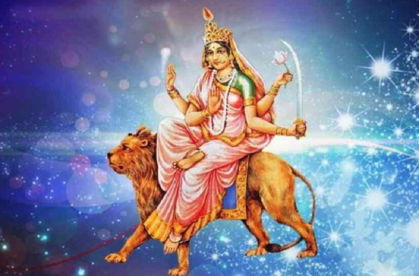 ♦ চৈত্র মাসেও মহাদেবের পুজো করার জন্য সন্ন্যাস নিয়ে থাকেন অনেকেই ৷ সব মিলিয়ে মাহেন্দ্র তিথি আজকের সোমবার ৷ সেই কারণে আজকের দিনে কিছু কাজ করলে ভাগ্যদেবতা অপ্রসন্ন হন ৷ আর এই কারণে সংসারে অশান্তি নেমে আসতে পারে ৷ তাই জেনে নিন কী কী করা নিষেধ আজকের দিনে-