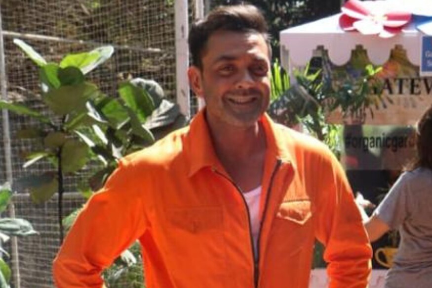 কথা হচ্ছিল ববি দেওলের ব্যাপারে৷ অনেকদিন তিনি সক্রিয়ভাবে ছবিতে নেই৷ তবে এবার তাকে দেখা যাবে এভরি সিংগল ব্রেথ ছবিতে৷ আর সেই ছবির জন্যই এমন পোশাক পরলেন ববি, যা দেখে সকলেই থ বনে গেলেন৷ কথা হচ্ছিল ববি দেওলের ব্যাপারে৷ অনেকদিন তিনি সক্রিয়ভাবে ছবিতে নেই৷ তবে এবার তাকে দেখা যাবে এভরি সিংগল ব্রেথ ছবিতে৷ আর সেই ছবির জন্যই এমন পোশাক পরলেন ববি, যা দেখে সকলেই থ বনে গেলেন৷