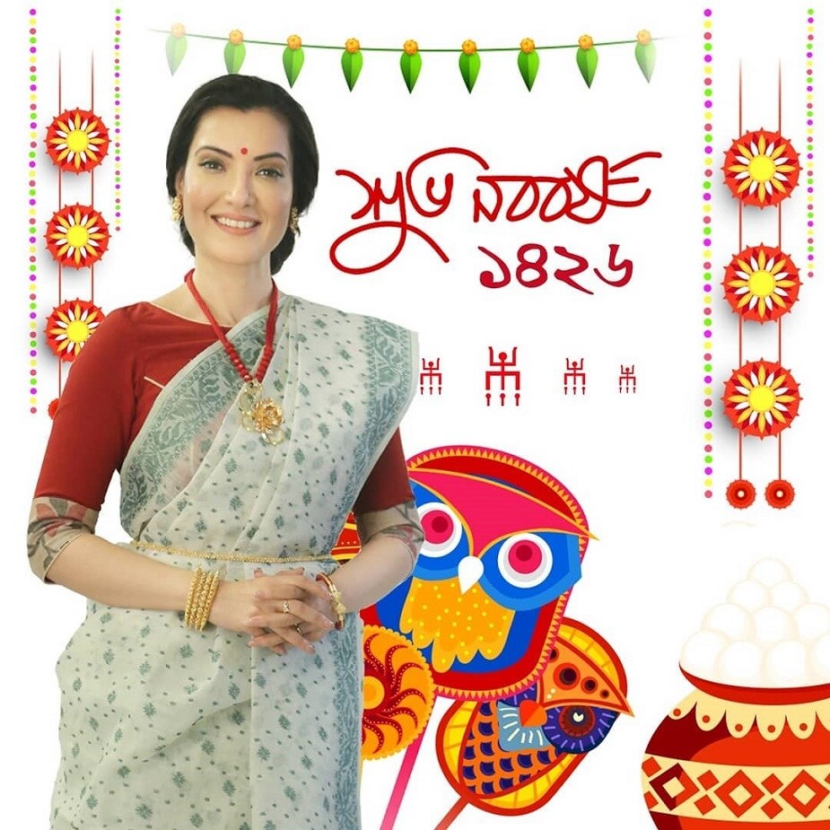 ♦ পরণে আটপৌঢ়ে ধাঁচে শাড়ি ৷ সঙ্গে মানানসই গয়না ৷ এক্কেবারে ট্রাডিশনাল বাঙালির সাজে সামনে এলেন অভিনেত্রী অর্পিতা চট্টোপাধ্যায় ৷ তিনি এই ছবিটি পোস্ট করে লেখেন,‘‘সকলকে জানাই শুভ নববর্ষের প্রীতি ও শুভেচ্ছা৷’’ ♦ পরণে আটপৌঢ়ে ধাঁচে শাড়ি ৷ সঙ্গে মানানসই গয়না ৷ এক্কেবারে ট্রাডিশনাল বাঙালির সাজে সামনে এলেন অভিনেত্রী অর্পিতা চট্টোপাধ্যায় ৷ তিনি এই ছবিটি পোস্ট করে লেখেন,‘‘সকলকে জানাই শুভ নববর্ষের প্রীতি ও শুভেচ্ছা৷’’