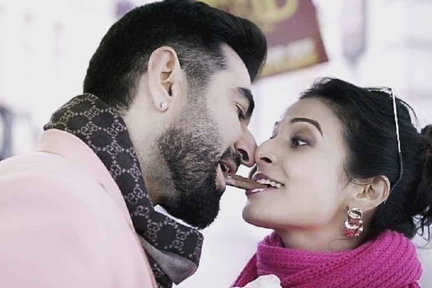 ♦ একটা সময় টলিউডে একটা কান পাতলে শোনা যেত তাঁদের মধ্যে নাকি একটা সম্পর্ক রয়েছে ৷ তিনি হলেন জিৎ ও কোয়েল ৷ প্রসেনজিৎ-ঋতুপর্ণার পর যদি টলিউড ইন্ডাস্ট্রিতে কোনও জুটি সেভাবে হিট হয়ে থাকে, তা অবশ্যই এই জুটি ৷ ছবি: ইনস্টাগ্রাম ৷ ♦ একটা সময় টলিউডে একটা কান পাতলে শোনা যেত তাঁদের মধ্যে নাকি একটা সম্পর্ক রয়েছে ৷ তিনি হলেন জিৎ ও কোয়েল ৷ প্রসেনজিৎ-ঋতুপর্ণার পর যদি টলিউড ইন্ডাস্ট্রিতে কোনও জুটি সেভাবে হিট হয়ে থাকে, তা অবশ্যই এই জুটি ৷ ছবি: ইনস্টাগ্রাম ৷