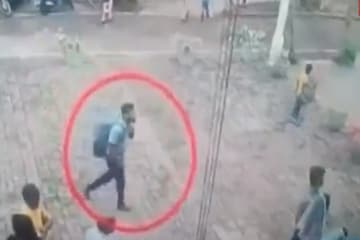 চার্চের পেছনের দরজা দিয়ে প্রবেশ সন্ত্রাসবাদীর, শ্রীলঙ্কায় ভয়ঙ্কর বিস্ফোরণের আগের মুহূর্তের ছবি