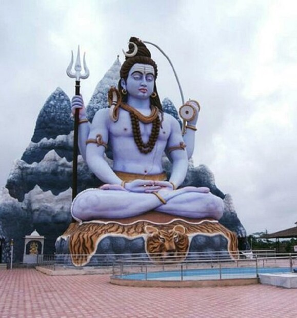 ♦ চতুর্থ ধাপটি হল-&quot;বশিষ্ঠ কুম্ভদ ভাবা গৌতম আচার্য মুনিন্দর দেভা আর্চিতা শিখারায়া। চন্দ্র আর্ক বৈষবানারায় লোচনায়, তসমৈ ভা কারায় নমহ শিবায়&quot;। ছবি: সংগৃহীত ৷