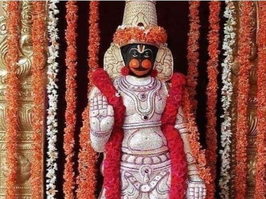 সূর্যোদয় থেকে সূর্যাস্ত পর্যন্ত সারাদিন কিছু খাওয়া যাবে না, এমনকী জল পর্যন্তও না। একান্ত না পারলে শুধু ডাবের জল খেতে পারেন।Photo Source: Collected সূর্যোদয় থেকে সূর্যাস্ত পর্যন্ত সারাদিন কিছু খাওয়া যাবে না, এমনকী জল পর্যন্তও না। একান্ত না পারলে শুধু ডাবের জল খেতে পারেন।Photo Source: Collected