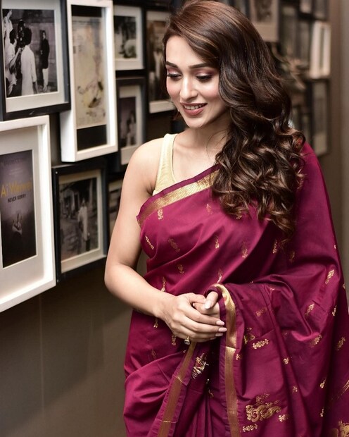 ♦ একসঙ্গে ছবির কাজ, সঙ্গে রাজনীতির আঙিনায় পা রাখা-এর পাশাপাশি বাড়ির প্রতিটি বিষয়েও কড়া নজর অভিনেত্রীর ৷ ছবি: ইনস্টাগ্রাম ৷