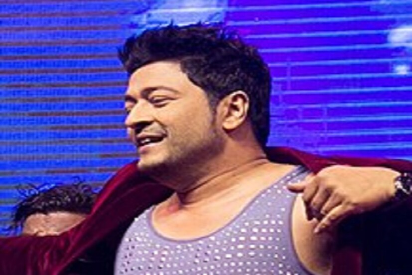 সিইও দফতরের বক্তব্য, বিদেশি নাগরিক এসে ভোটে প্রচার করলে তাতে আদর্শ আচরণ বিধি লঙ্ঘন হয় না। এ নিয়ে নির্দিষ্ট কোনও বিধি-নিষেধ নেই। বিষয়টি খতিয়ে দেখা হয়েছে। ভিসার শর্ত লঙ্ঘন হয়েছে কি না সেটা নির্বাচন কমিশনের দেখার কথা নয়। 