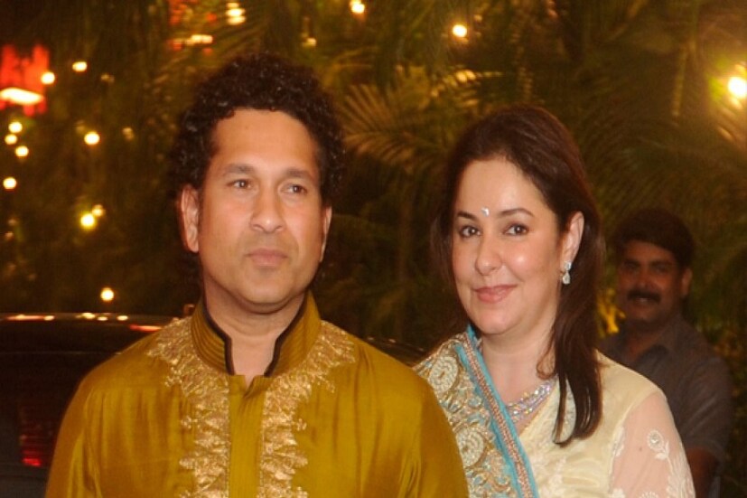 ক্রিকেট সম্বন্ধে কোনও আগ্রহ না থাকলেও ক্রিকেটের দেবতার প্রেমে পড়ে ক্রিকেটকে জীবনের সব থেকে গুরুত্বপূর্ণ অধ্যায়ে পরিণত হয়েছে ৷ ছবি সংগৃহীত ৷