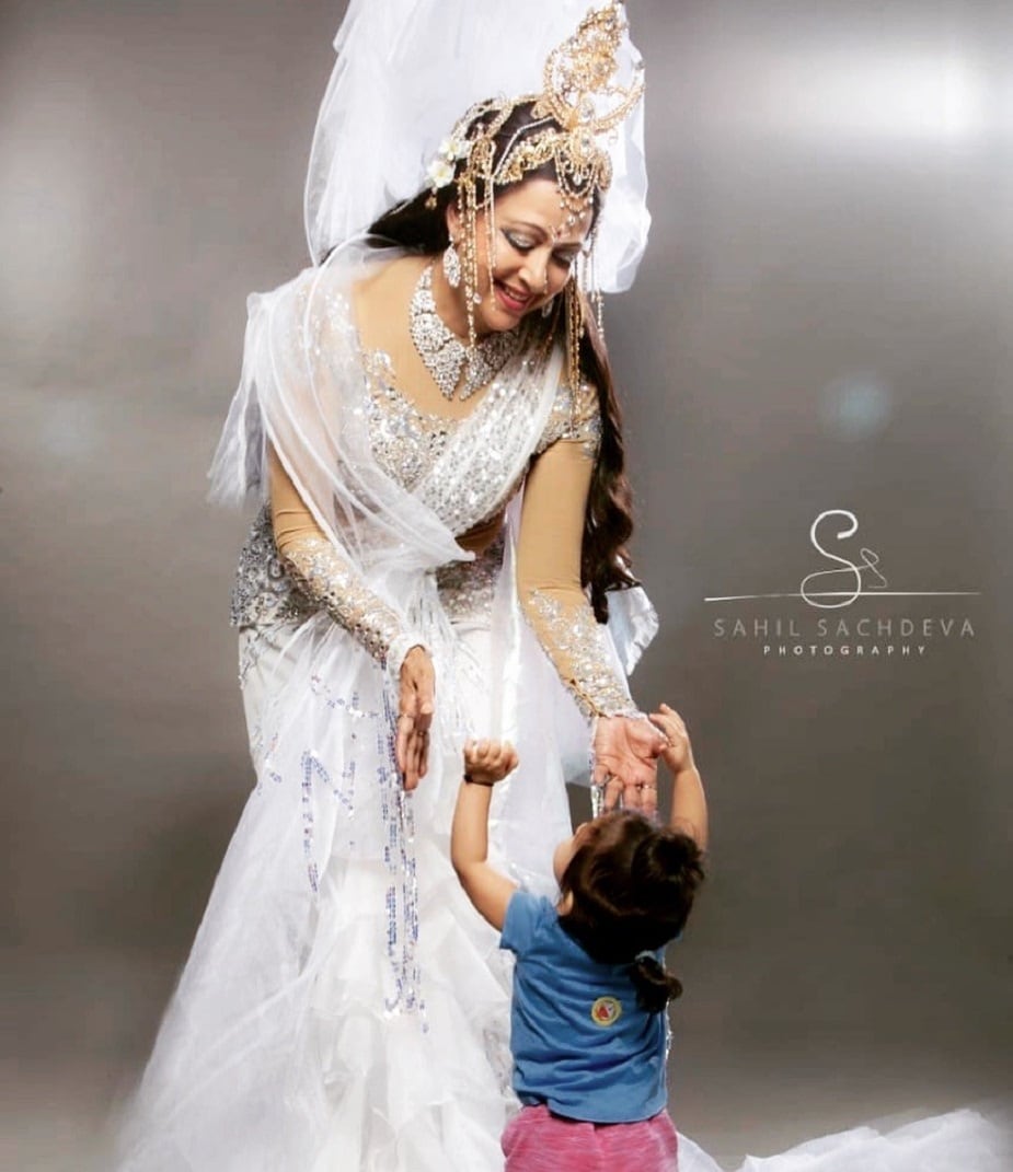 ♦ নাম রাধ্যা ৷ ফের গর্ভবতী ইশা ৷ এই তো কয়েকদিন আগে বাঙালি পরিচালক রামকমল মুখোপাধ্যায়ের ‘কেকওয়াক’-এর হাত ধরে বলিউডে কামব্যাক করেছেন ইশা ৷ ছবি: ইনস্টাগ্রাম ৷ ♦ নাম রাধ্যা ৷ ফের গর্ভবতী ইশা ৷ এই তো কয়েকদিন আগে বাঙালি পরিচালক রামকমল মুখোপাধ্যায়ের ‘কেকওয়াক’-এর হাত ধরে বলিউডে কামব্যাক করেছেন ইশা ৷ ছবি: ইনস্টাগ্রাম ৷