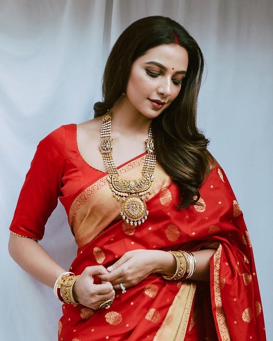♦ নতুন সংসার ৷ তাঁর মধ্যেই চলছে ছবির কাজ ৷ স্বামীর পরিচালনাতেই এক্কেবারে অন্য অবতারে ‘পরিণীতা’ছবিতে দেখা গিয়েছে শুভশ্রীকে ৷ ছবি: ইনস্টাগ্রাম ৷ ♦ নতুন সংসার ৷ তাঁর মধ্যেই চলছে ছবির কাজ ৷ স্বামীর পরিচালনাতেই এক্কেবারে অন্য অবতারে ‘পরিণীতা’ছবিতে দেখা গিয়েছে শুভশ্রীকে ৷ ছবি: ইনস্টাগ্রাম ৷