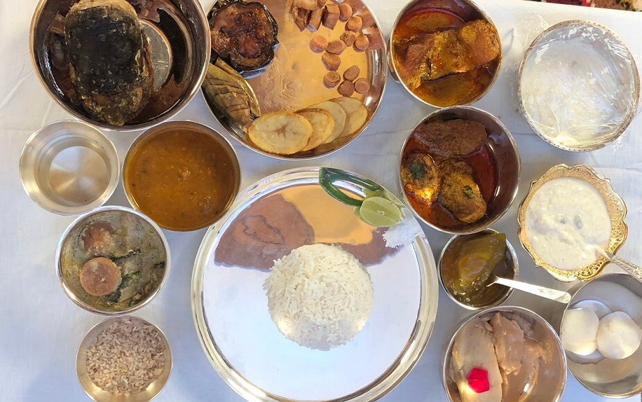 ♦ প্রথমবার ভাত খেল চট্টোপাধ্যায় বাড়ির ছোট্ট সদস্য ৷ পঞ্চব্যঞ্জন সাজিয়ে তার সামনে রাখা হয়েছিল ৷ বাঙালি রেওয়াজ মেনে রাখা হয়েছিল বই, পেন, টাকার মতোর বস্তুও ৷ ♦ প্রথমবার ভাত খেল চট্টোপাধ্যায় বাড়ির ছোট্ট সদস্য ৷ পঞ্চব্যঞ্জন সাজিয়ে তার সামনে রাখা হয়েছিল ৷ বাঙালি রেওয়াজ মেনে রাখা হয়েছিল বই, পেন, টাকার মতোর বস্তুও ৷