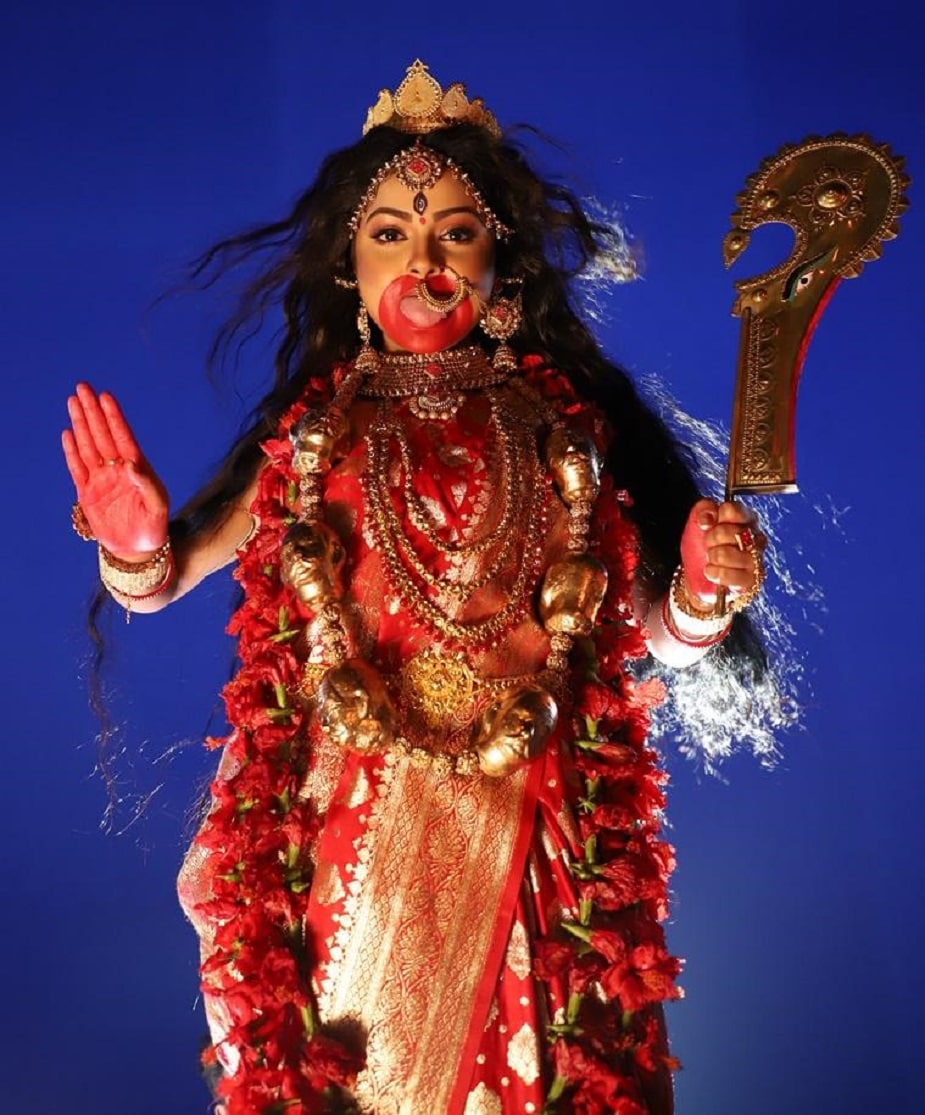 ♦ নবনীতা এই মুহূর্তে ‘মহাপীঠ তারাপীঠ’ধারাবাহিকে মা তারার ভূমিকায় অভিনয় করছেন ৷ এর আগে নবনীতাকে ‘অর্ধাঙ্গিনী’ধারাবাহিকে নায়িকা হিসেবে দেখা গিয়েছে ৷ ♦ নবনীতা এই মুহূর্তে ‘মহাপীঠ তারাপীঠ’ধারাবাহিকে মা তারার ভূমিকায় অভিনয় করছেন ৷ এর আগে নবনীতাকে ‘অর্ধাঙ্গিনী’ধারাবাহিকে নায়িকা হিসেবে দেখা গিয়েছে ৷