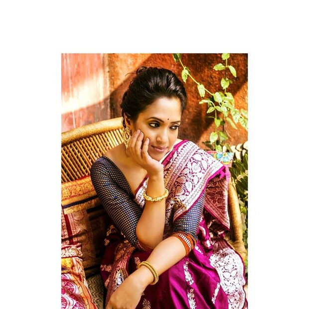 ♦ তবে এখন পরিস্থিতিটা খানিক বদলেছে ৷ এই মুহূর্তে বেশ কিছু ধারাবাহিকে অন্য ধরনের চরিত্রে অভিনয় করছেন এই অভিনেত্রী ৷ সম্প্রতি তিনি অভিনয় করেছিলেন ‘খনার বচন’ ধারাবাহিকে ৷ এবং এখন অভিনয় করছেন ‘ত্রিনয়নী’ধারাবাহিকে ৷ ছবি: ফেসবুক ৷
