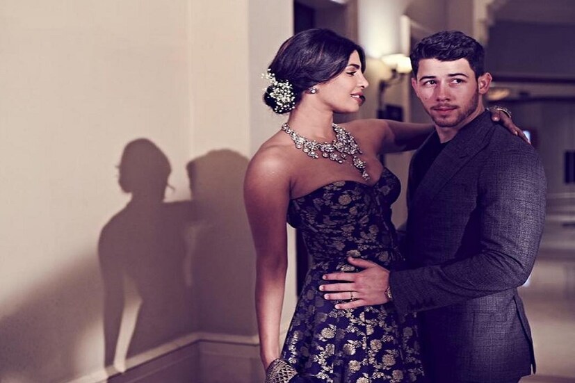 জোধপুরের উমেদ ভবনের বিলাশবহুল প্রাসাদে বিয়ে হয় নিক-প্রিয়াঙ্কার৷ প্রথমে ক্রিশ্চান মতে পরে হিন্দু মতে বিয়ে হয় তাদের৷ আতিশয্যে মোড়া বিয়েতে কিনা কম পড়ল মদ! ভাবুন একবার...