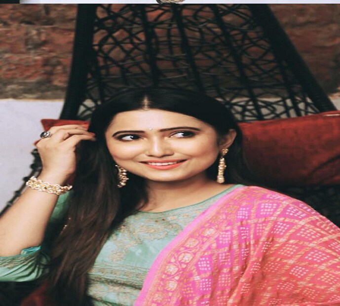 সোশ্যাল মিডিয়ায় তিনি জানিয়েছেন ৷ তাঁর জীবনের নিয়ম কানুন হল জেগে ওঠা, শরীর চর্চা করা, নিজেকে আকর্ষণীয় করে তোলা ৷ ছবি সৌজন্যে ফেসবুক ৷