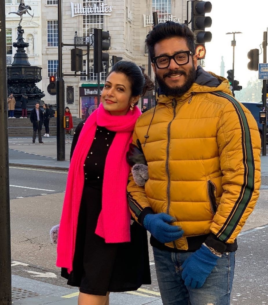 ♦ আসলে এই ছবির পারিচালক রাজ চক্রবর্তী ৷ এবং ছবিটিতে অভিনয় করেছেন জিৎ ও কোয়েল জুটি ৷ ছবি: ইনস্টাগ্রাম ৷ ♦ আসলে এই ছবির পারিচালক রাজ চক্রবর্তী ৷ এবং ছবিটিতে অভিনয় করেছেন জিৎ ও কোয়েল জুটি ৷ ছবি: ইনস্টাগ্রাম ৷